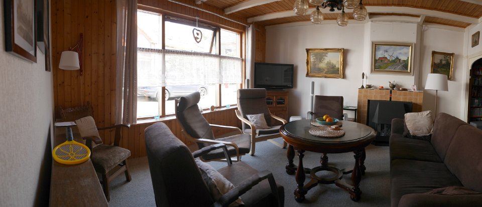 Wohnzimmer - Blick vom Eingang Richtung Straße